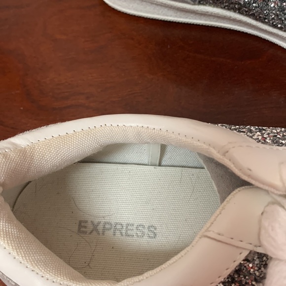 EXPRESS - Picture 3 of 3